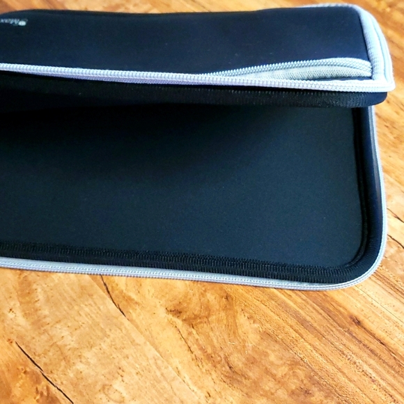 Neoprene Tablet Zippered Case - Picture 2 of 3